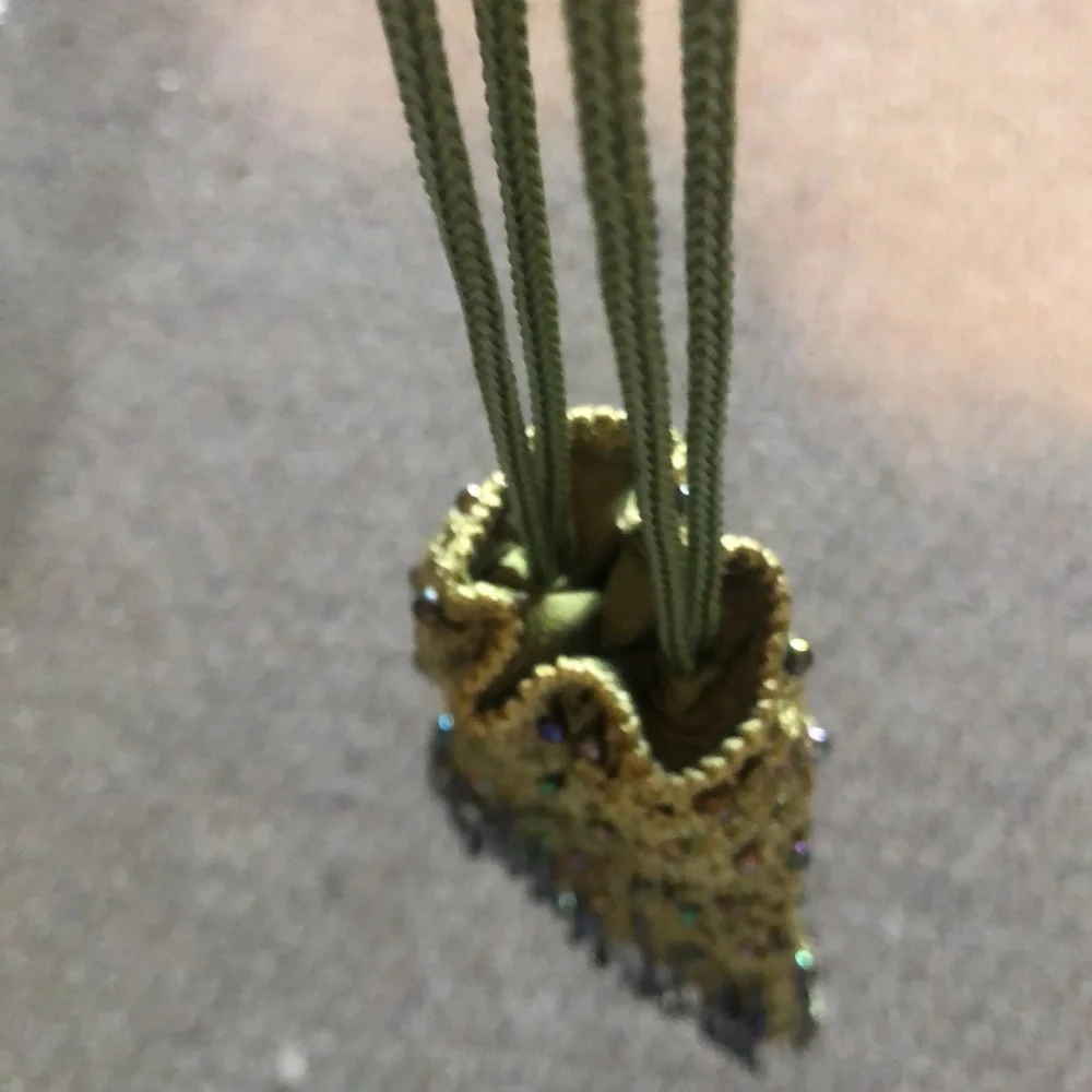 Crocheted and beaded tiny purse, cinch top…green and purple tones…lined in green - Picture 4 of 7